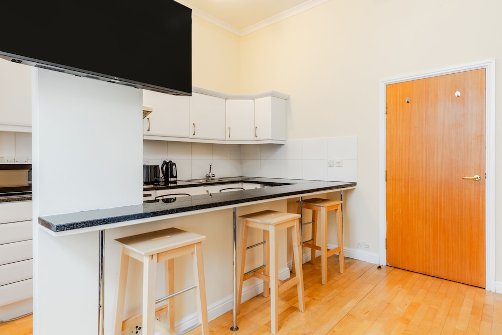 Comfy Apartments in Queensway