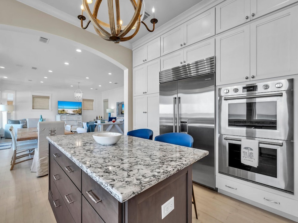 4BR Beachfront Home With Hot tub & Private Beach Access!