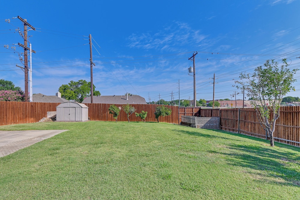 Pet-friendly Family Home 3 Mi to Lake Lewisville