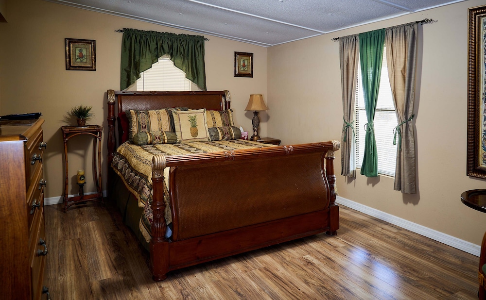 Pleasant Days Lodging Southwest Cottage