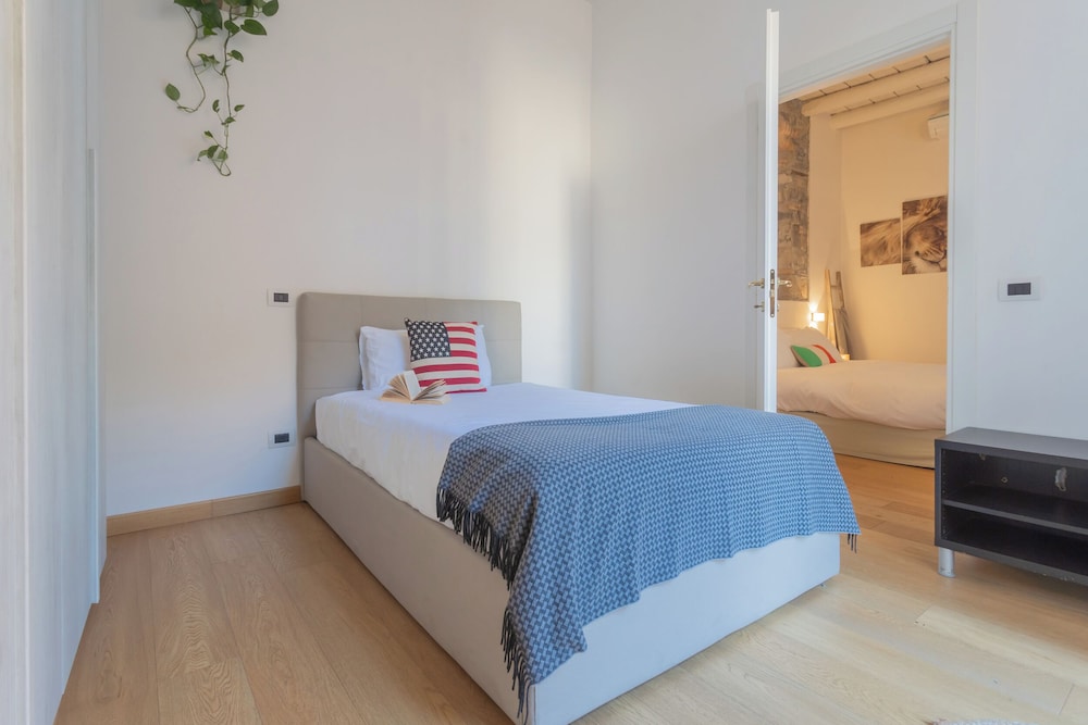 Wine Not Apartment in Como City Centre by Rent all Como