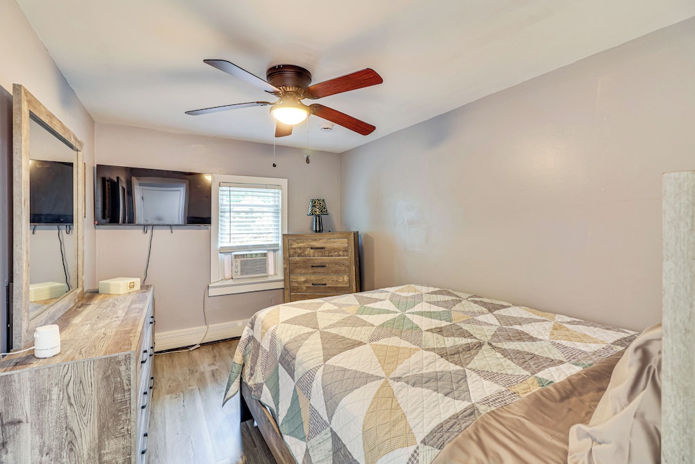 12 Mi to Rutgers: Brand New Apt w/ Home Office!