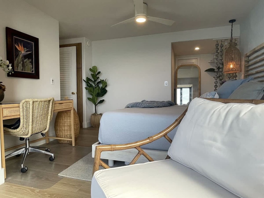 Luxurious Oceanfront 20-foot Panoramic Ocean View
