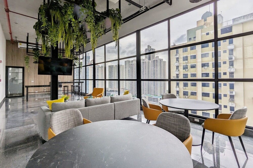 w Majestic 1BR w Stunning Balcony View