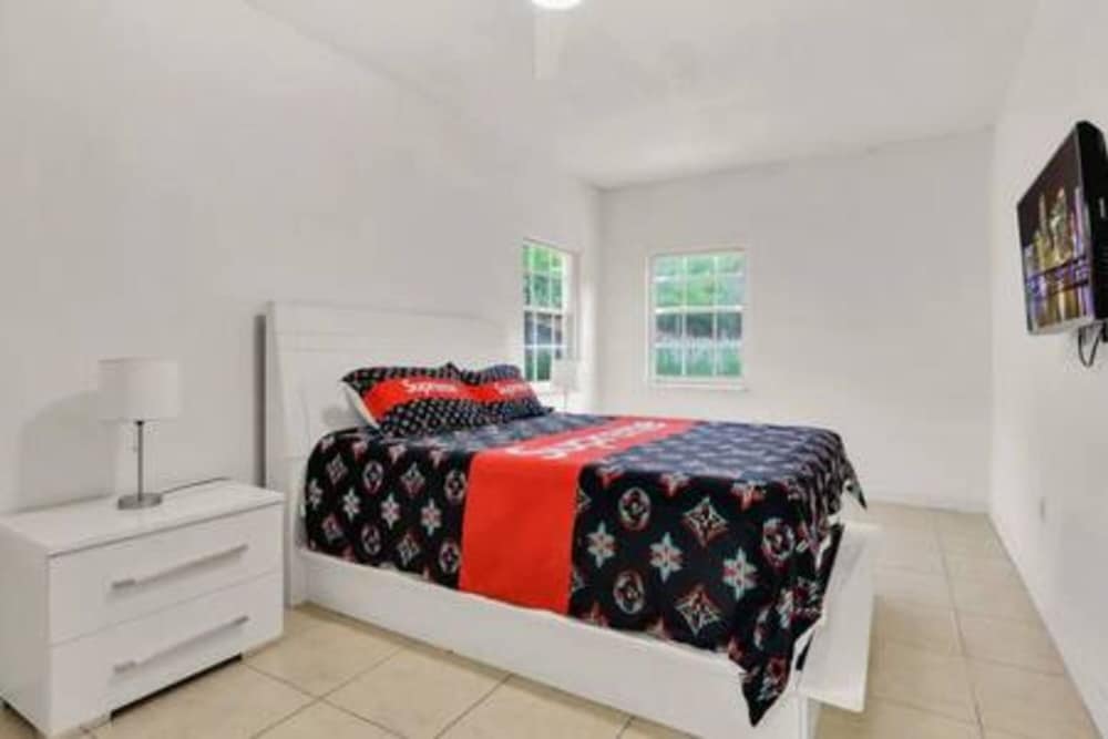 2710 Heated Pool 7 Beds 5 Baths Sleep 15 Park 4 Car
