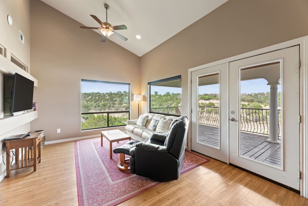 Chardonnay Haus - Unit C