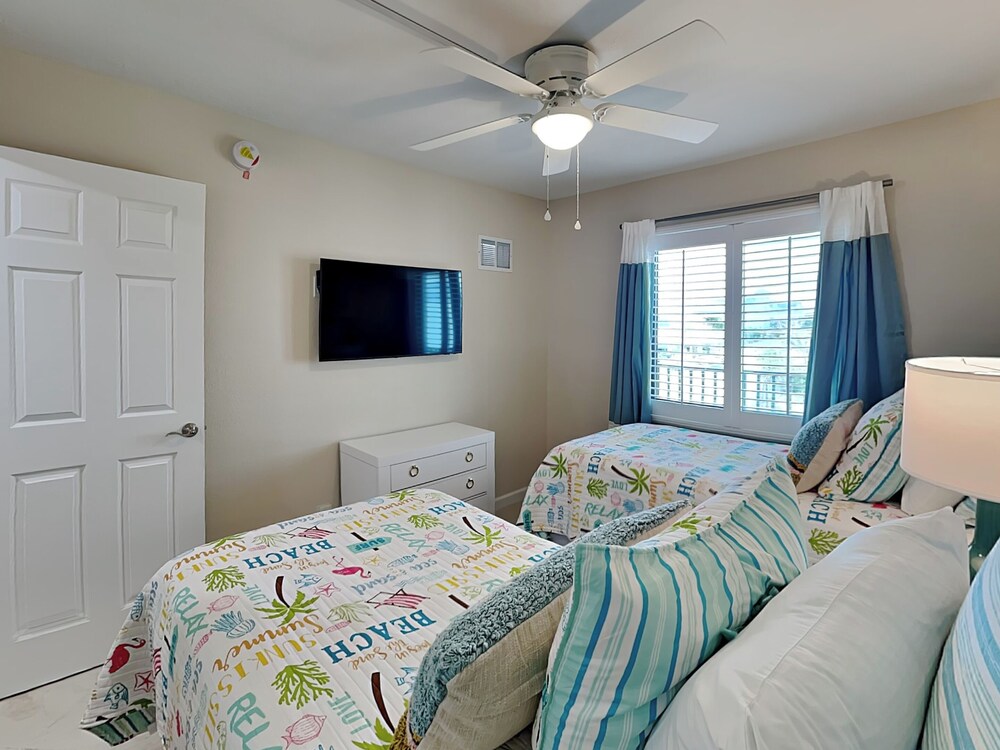 Seaside 4 by Distinctive Beach Rentals