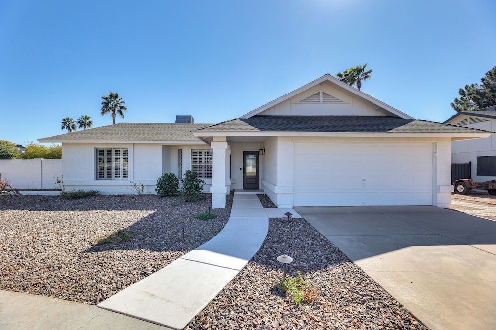 4 Mi to Superstition Springs: Haven w/ Hot Tub!