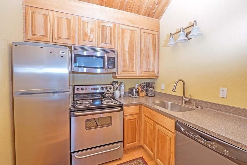 489 Ala Wai Blvd, 68 1 Bedroom Condo by RedAwning