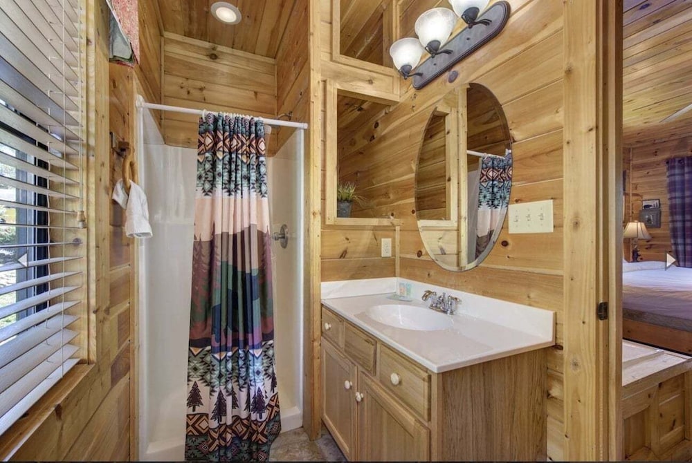 Knotty But Nice 4 Bedroom Home