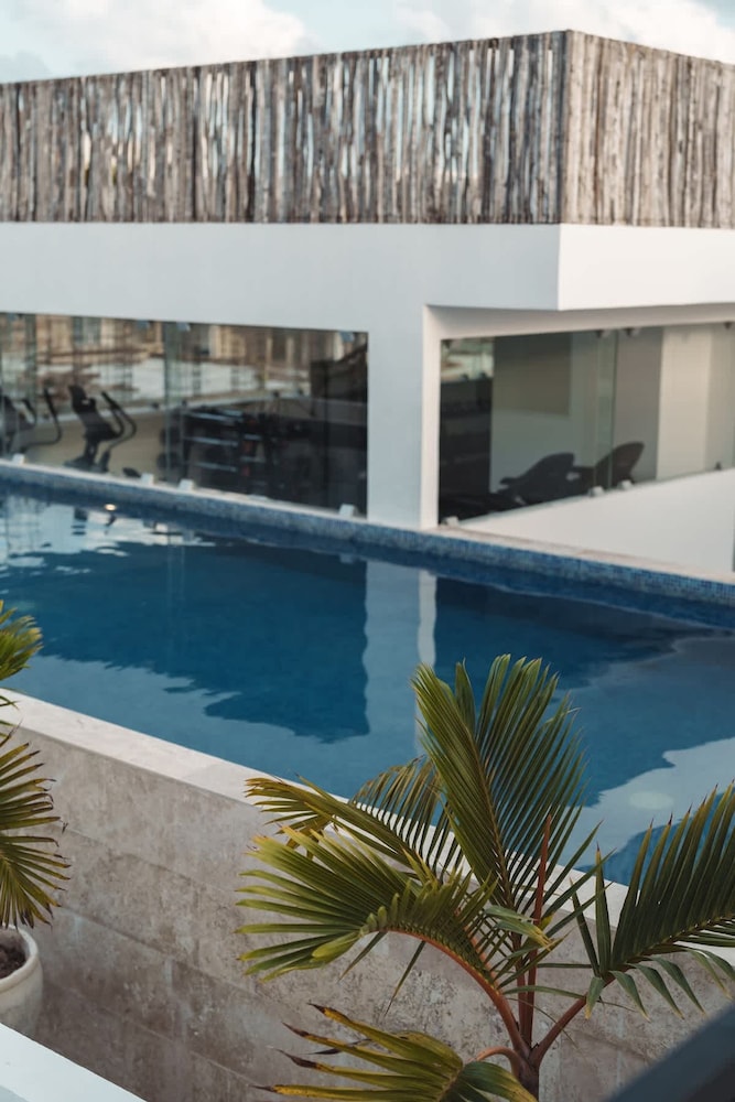Zama Condo w Rooftop Pool Gym Coworking Cinema