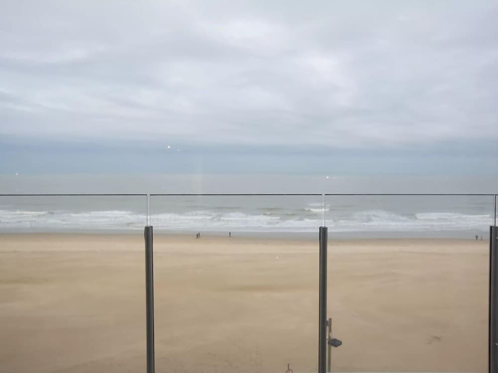 Beachfront Bliss With Parking