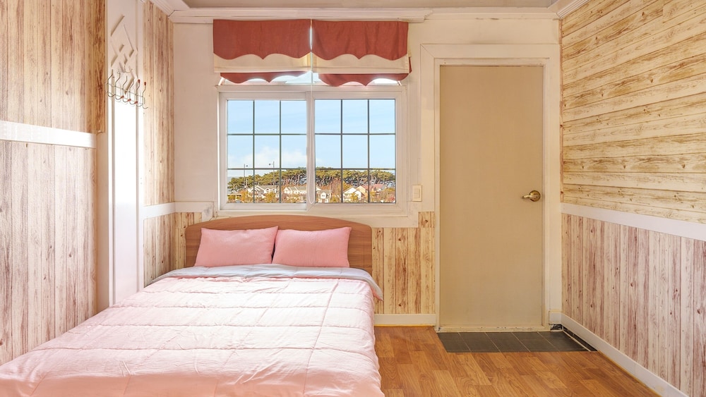 Taean Vintage House Pet-friendly Pension
