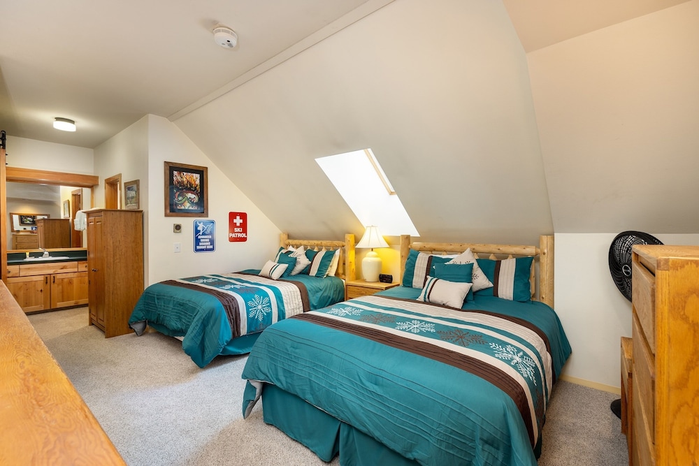 The Pines - Keystone Ski Resort CO Vacation Lodging