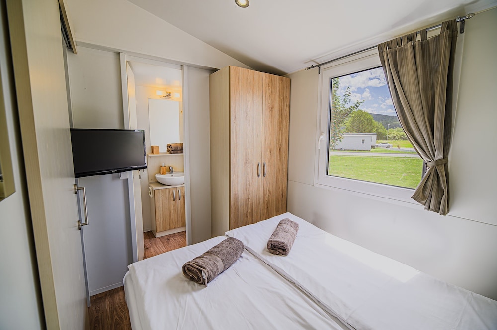 Waterside Retreat Mobile Homes With Thermal Riviera Tickets