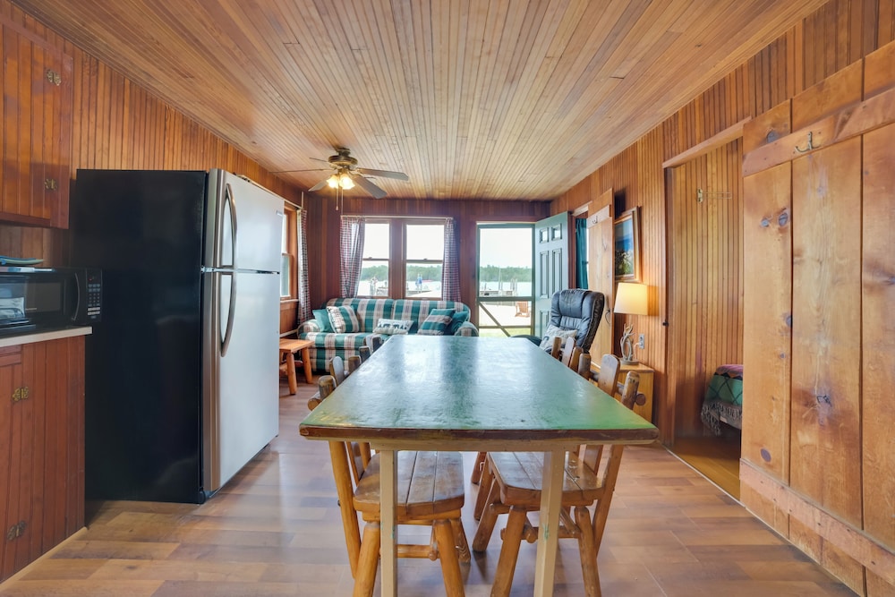 Beach & Dock Access: Upper Peninsula Cabin Retreat