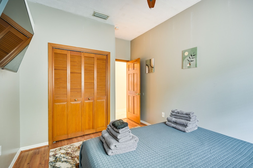 Tampa Vacations - Convenient Tampa Home: Lanai, Pool - Property Image 23