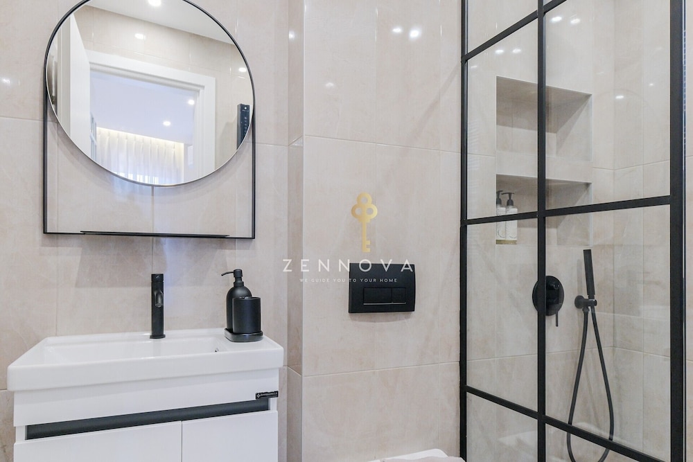 Zennova 72 Tsinari Luxury Suite