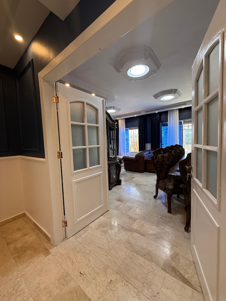 3bedroom Aprt of 200sqm Near Movenpick Hotel Amman