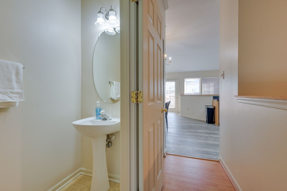 Owings Mills Townhouse: 8 Mi to Liberty Reservoir! - Property Image 8