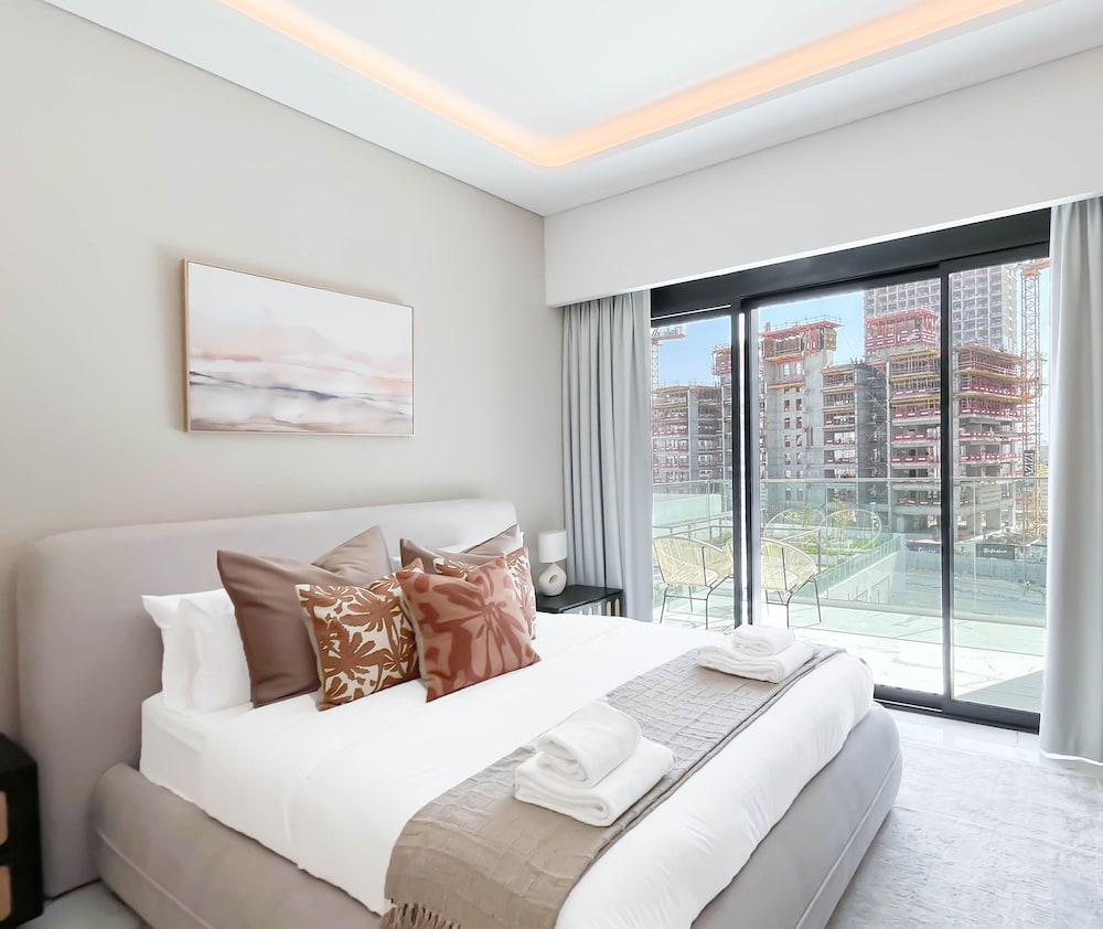 Serenity Studio Pool Access & Balcony at Riviera