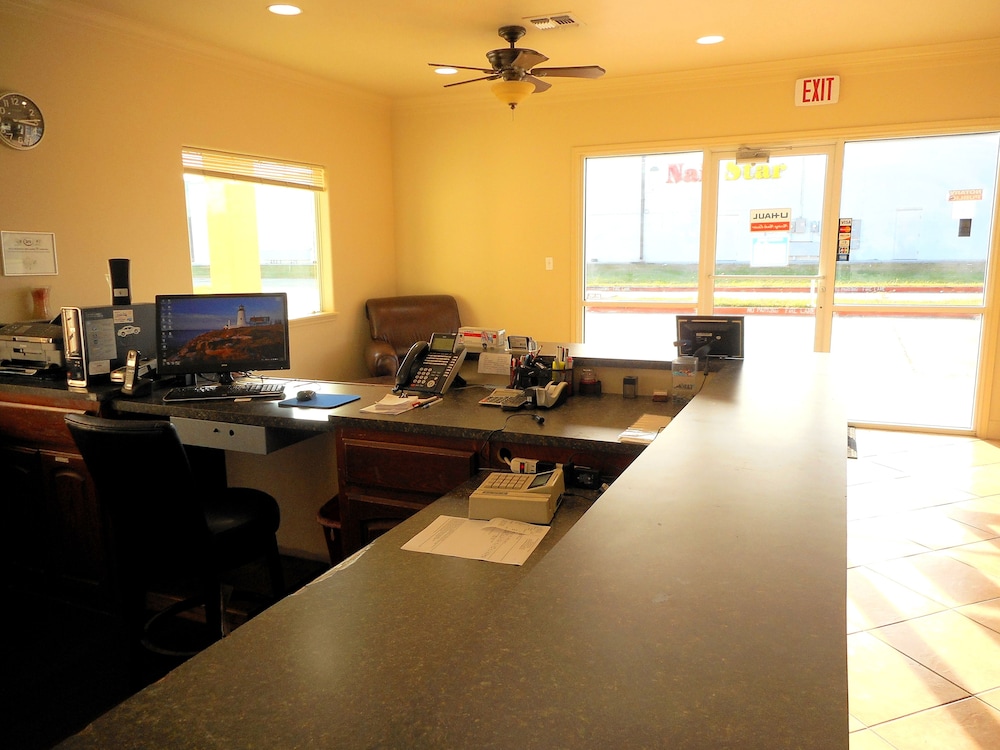 Victoria Vacations - Crossroads Inn  Suites - Property Image 4