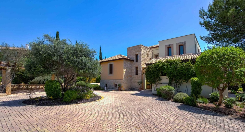 Villa 327 Galinios in Kouklia