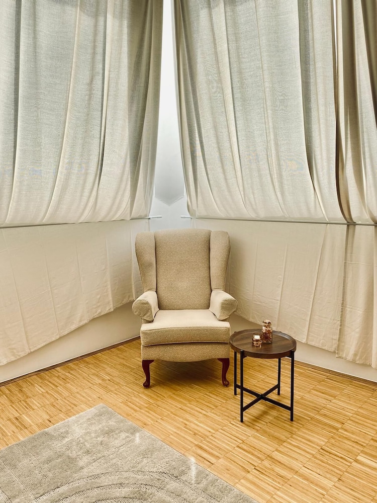 Comfy 3BR Apt With Living Room Balcony