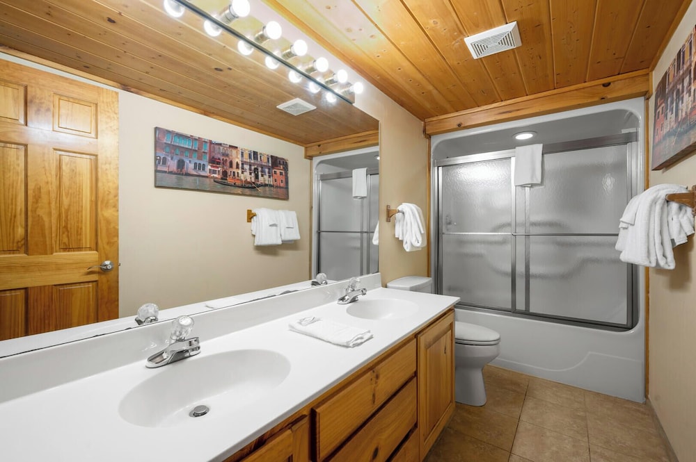 Country Pines Lodge