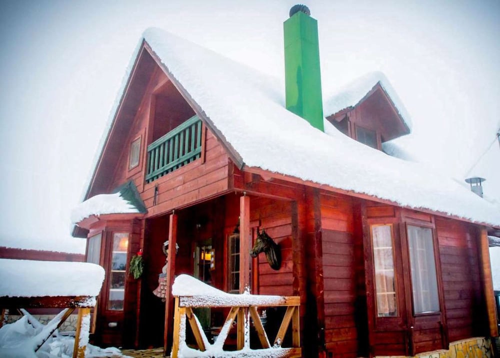 Kedra Village Cozy Chalet - Mountain Getaway