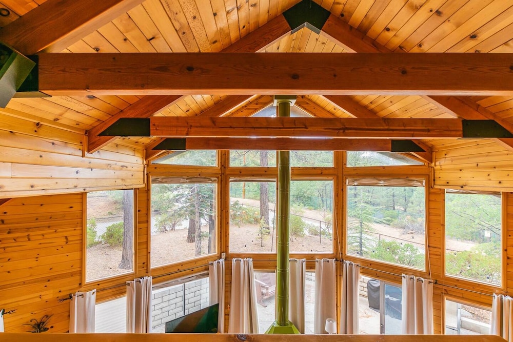 Discover Serenity Cozy Cabin With Mountain Views