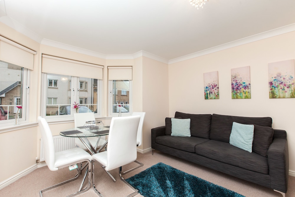 Dunfermline Vacations - Duloch Apartments KW - Property Image 1