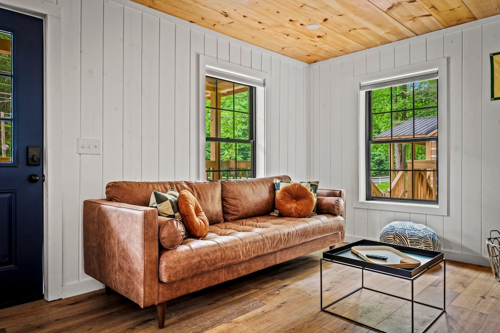 2bdrm Cabin 2 Gburg Pet Friendly Fire Pit Game