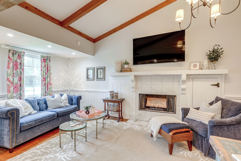 3 Mi to Beach: Pawleys Island Cottage