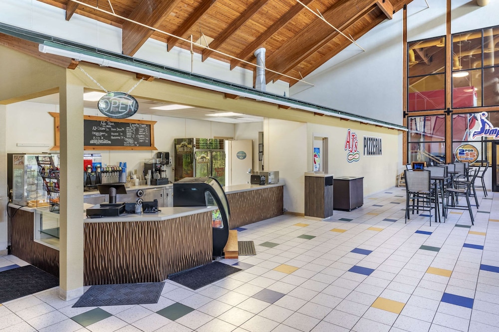Three Bears Waterpark Resort Near Tomah, Ascend Collection Hotel