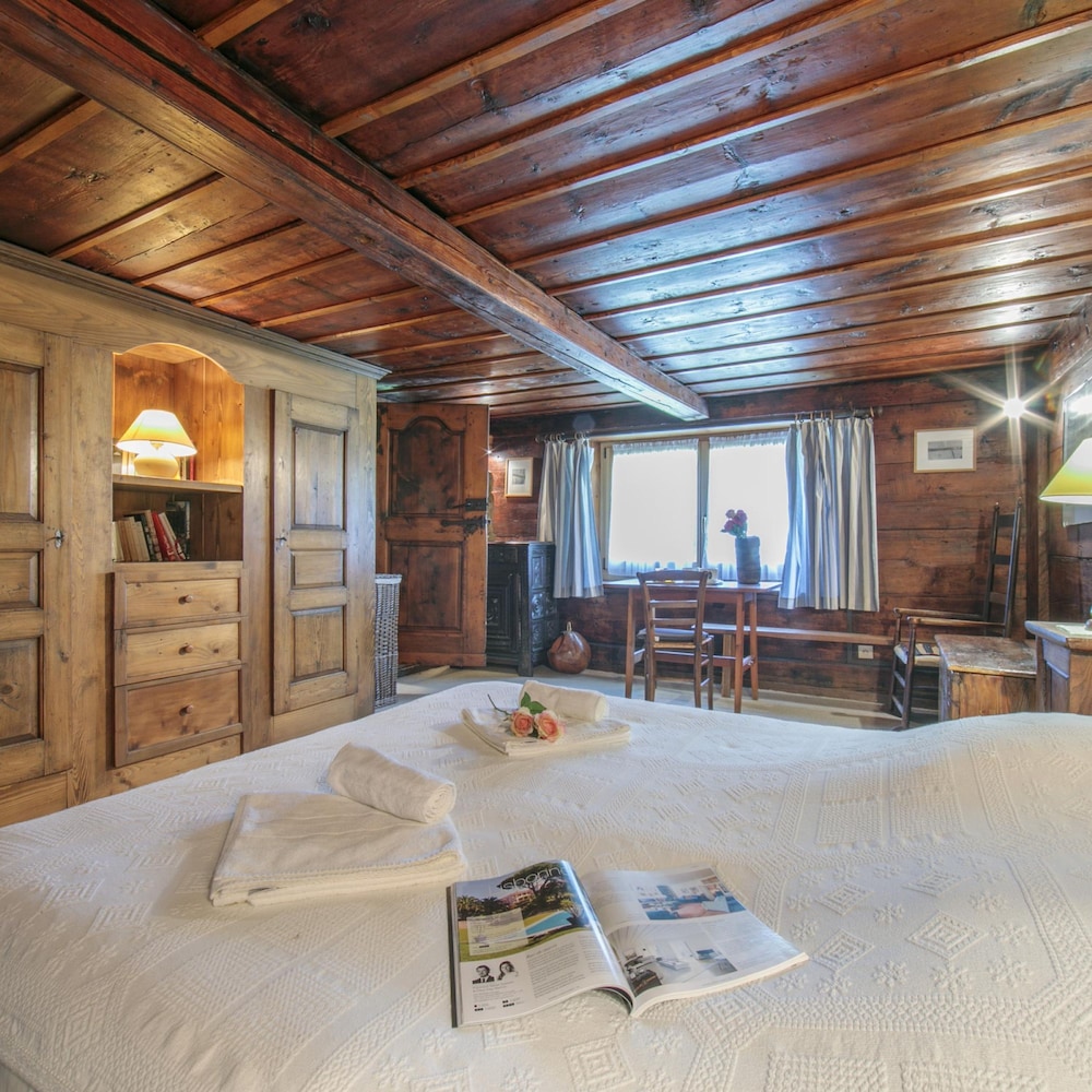 Chalet Du Croz RJ in Le Tour Argenti re