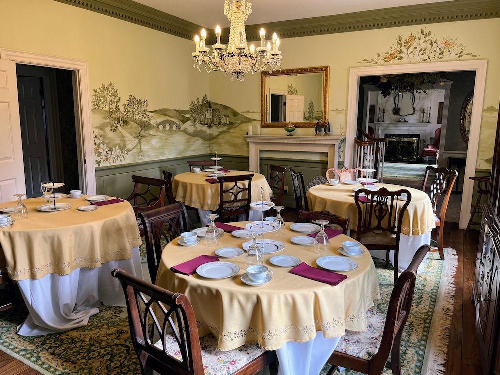 The Virginia Cliffe Inn