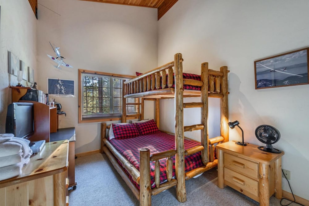 Wolf s Lair by Avantstay Swiss Chalet w Private Hot Tub Access to Northstar Resort Community view 5