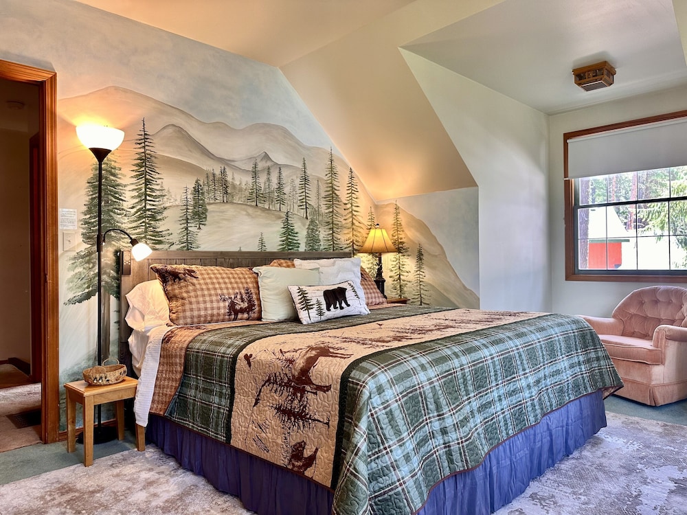 Blue Pine Forest Lodge 3 Bedroom Cabin