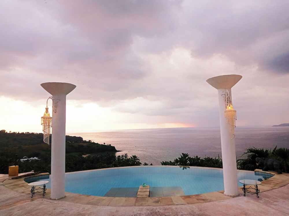VistaMonti Private Villas