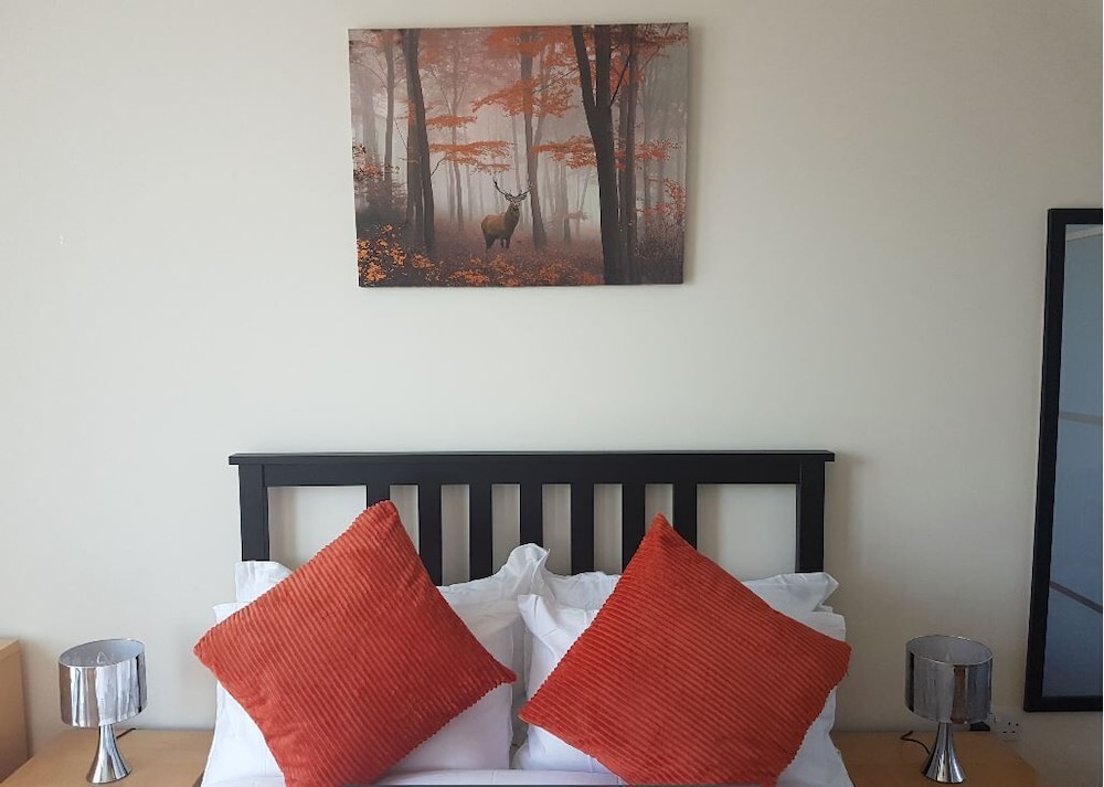 47 Chelsea House - Q-zotica City Centre Apartments: Parking, City view & Smart gadgets view 4