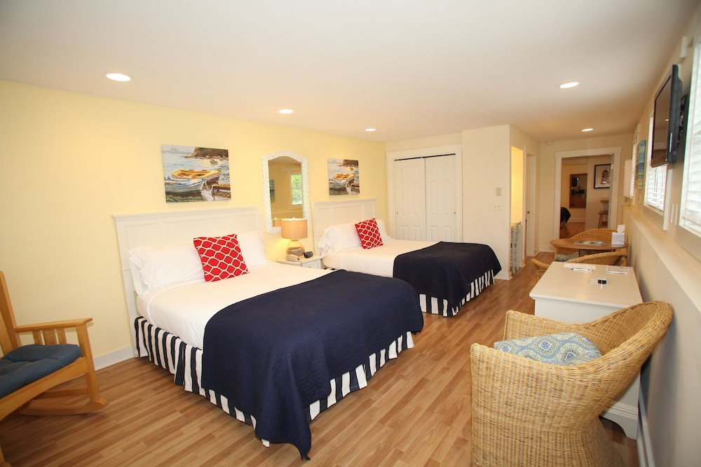 Glen Cove Inn & Suites