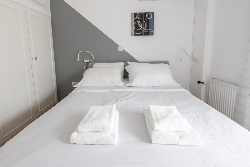 Massive 2-apartment Combo Unbeatable Acropolis Views Sleeps 9