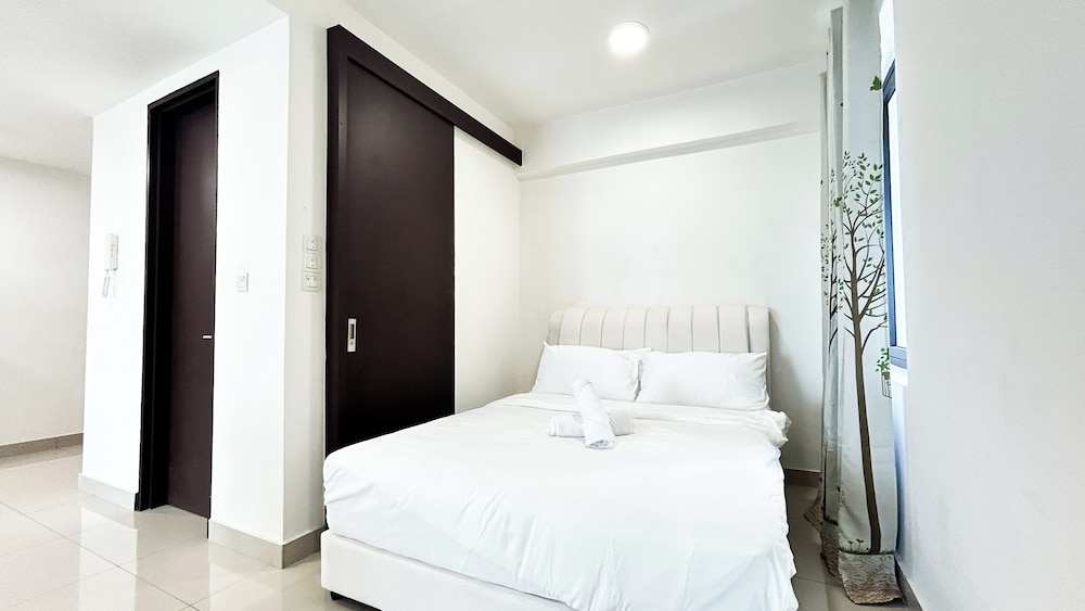 Trefoil by Manhattan Group