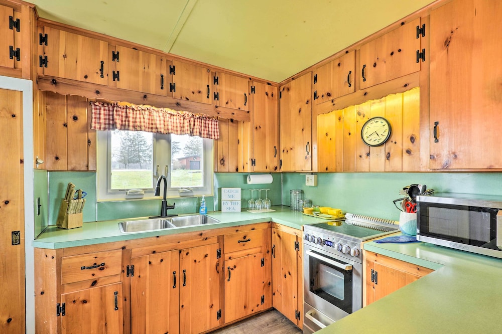 Henderson Harbor Cottage w/ Lake Access! - Property Image 22