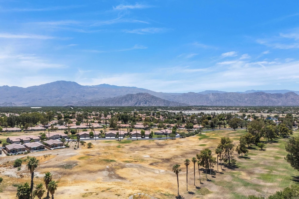 Designer Desert Oasis w/ Pool, Hot Tub, Outdoor Lounge The Riley by Avantstay