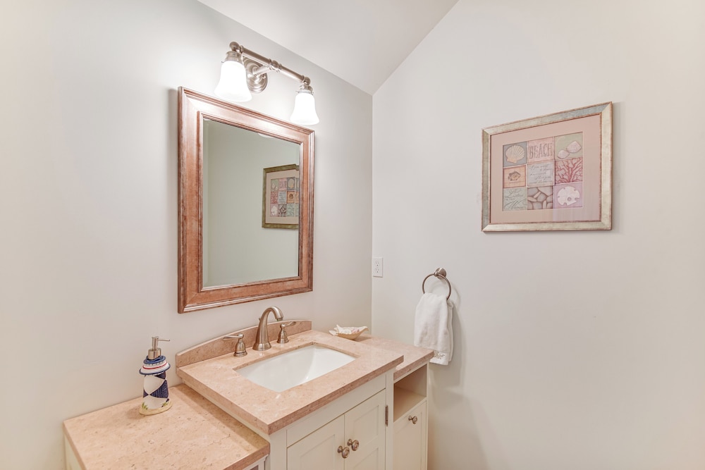 Walk to Beach: Home w/ Pool Access in White Stone
