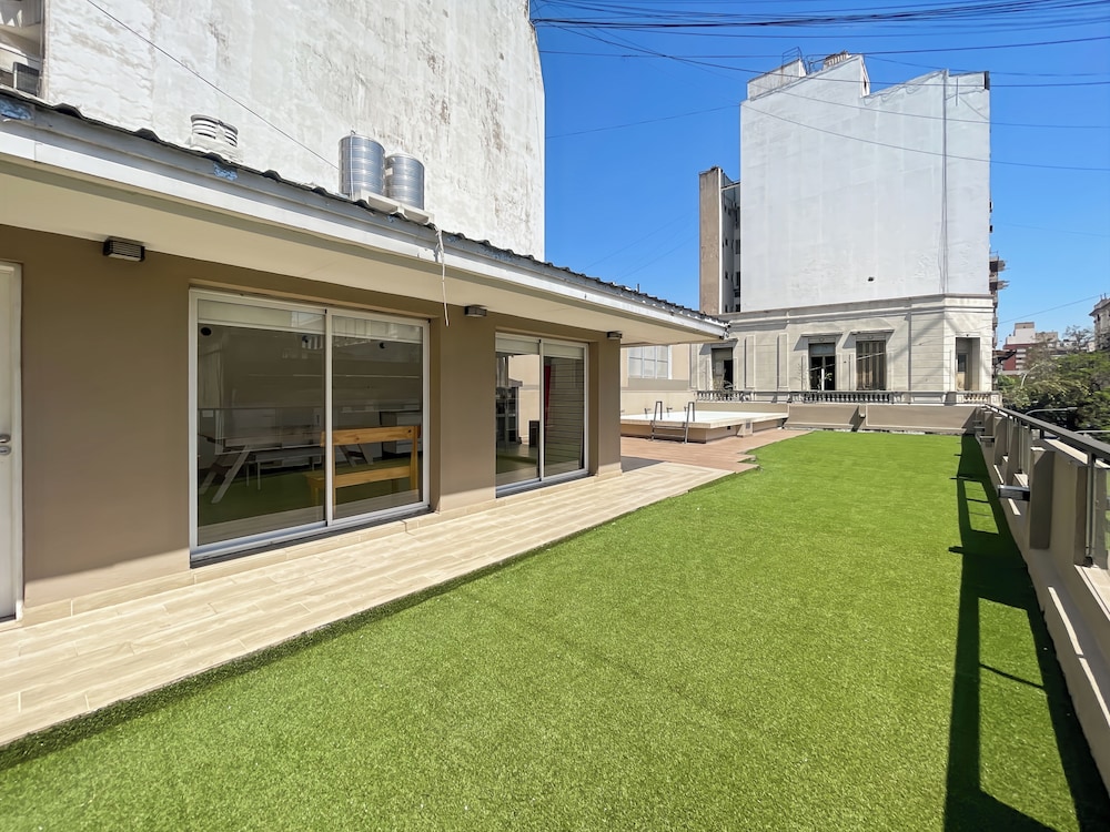 Modern Studio With Amenities in the Heart of the City -U6