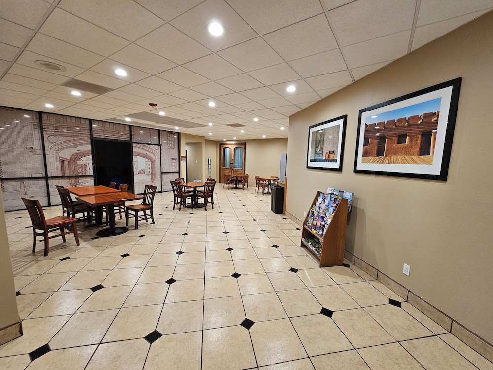 Roswell Vacations - Clarion Inn  Suites - Property Image 11