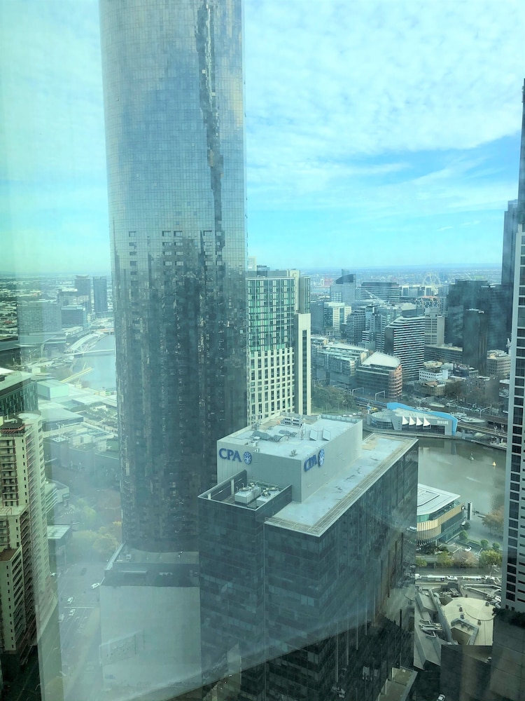 ReadySet Apartments on Southbank Boulevard